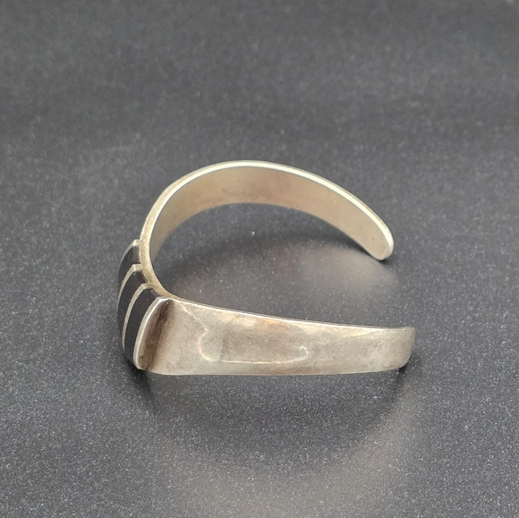 925 Mexico Silver and Onyx Inlay Cuff Bracelet - Picture 4 of 11